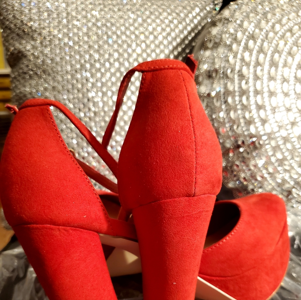 Hot Red platform heels - Picture 4 of 7